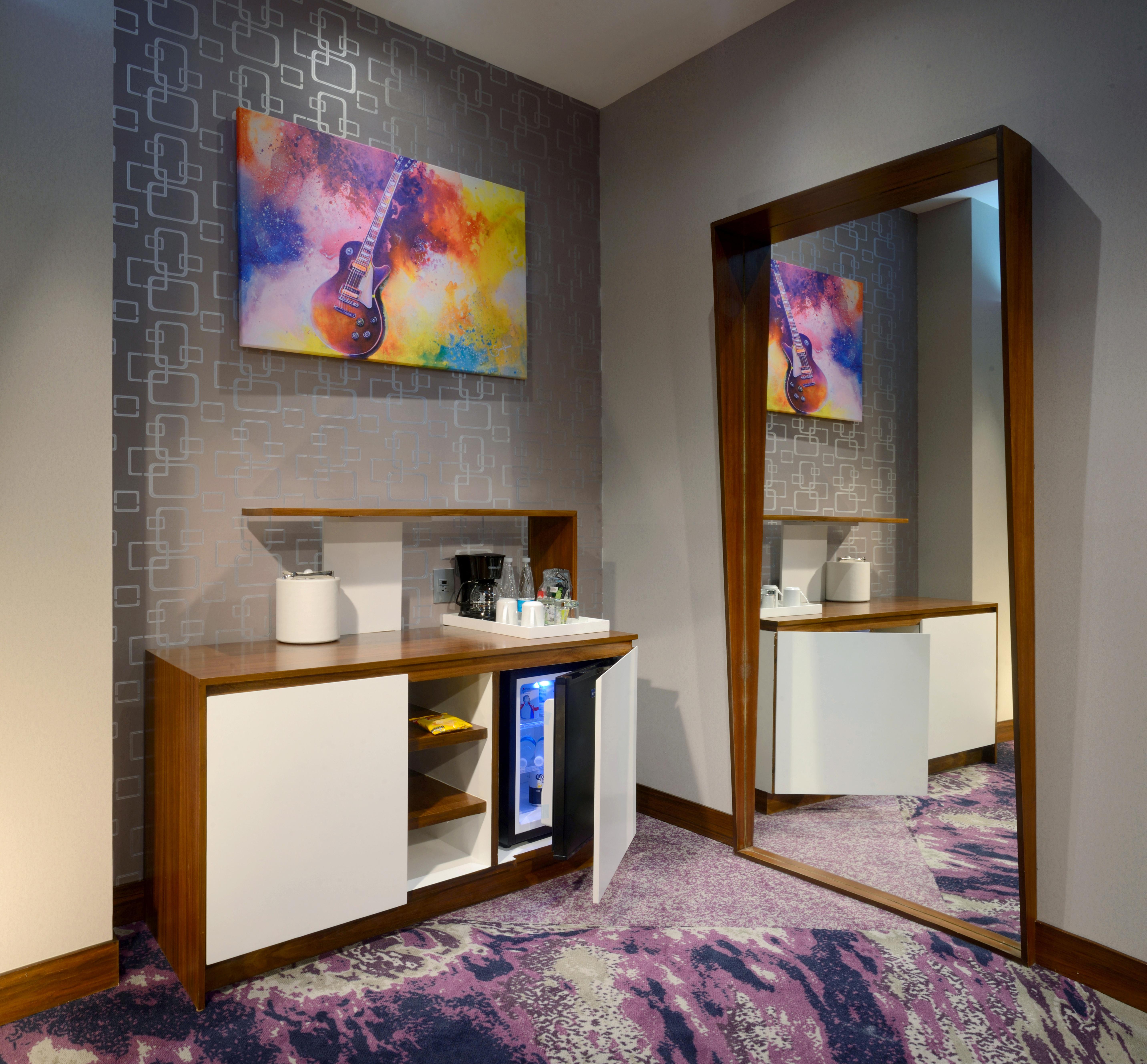 Hard Rock Hotel Guadalajara Zapopan Exterior photo A wet bar in a hotel room